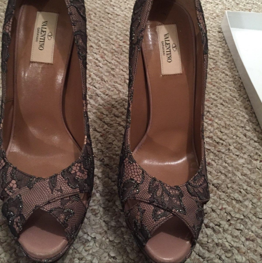 Valentino peep toe Pumps